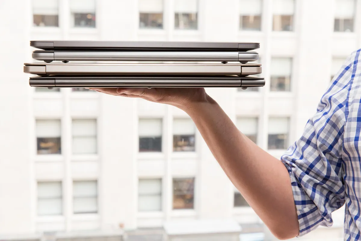 trọng lượng là yếu tố cần cân nhắc khi mua laptop thiết kế đồ họa