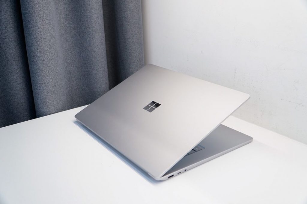 thiết kế surface laptop 5