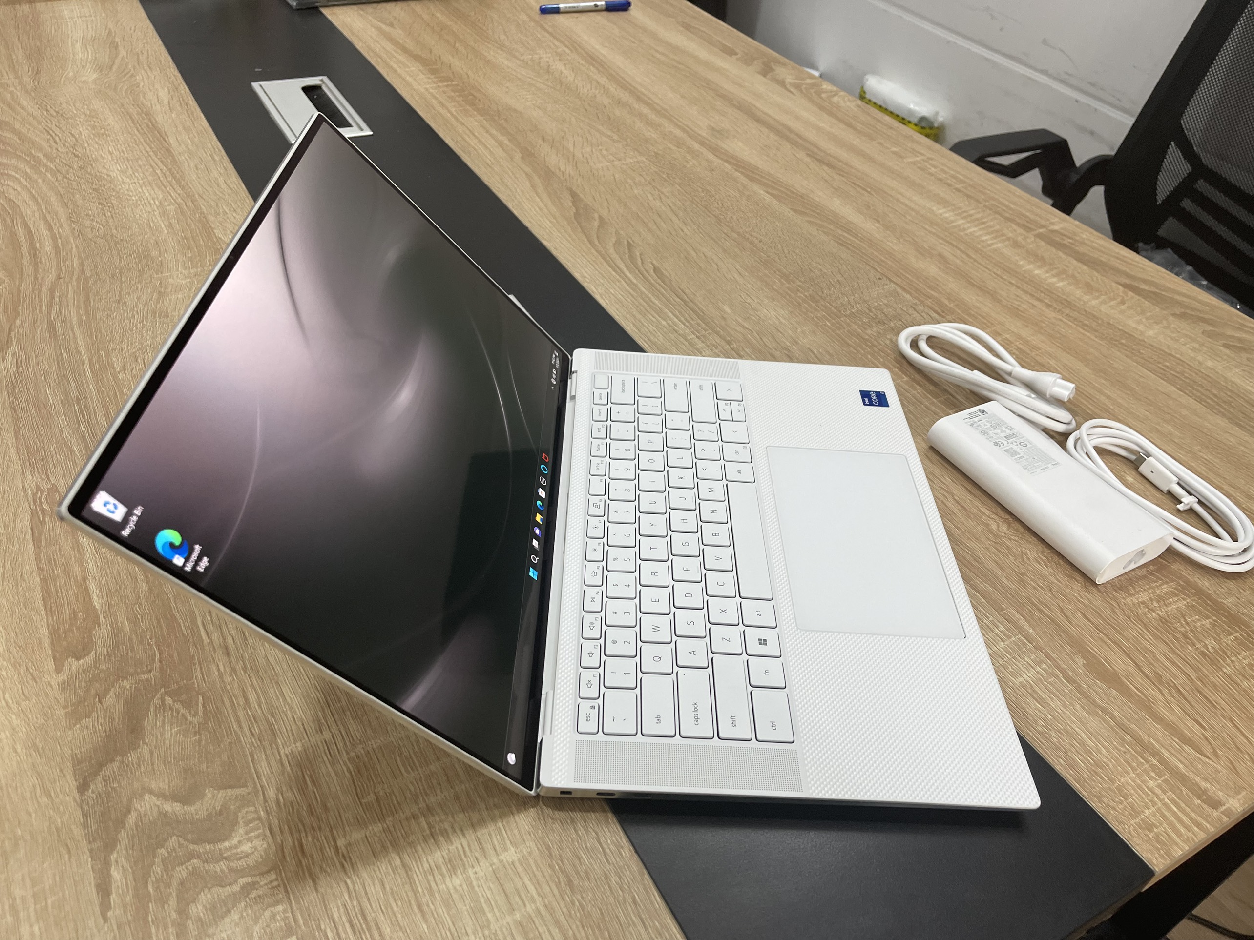 Dell XPS 15 9510 (Trắng) i7 11800H, Cũ Đẹp, Giá Tốt