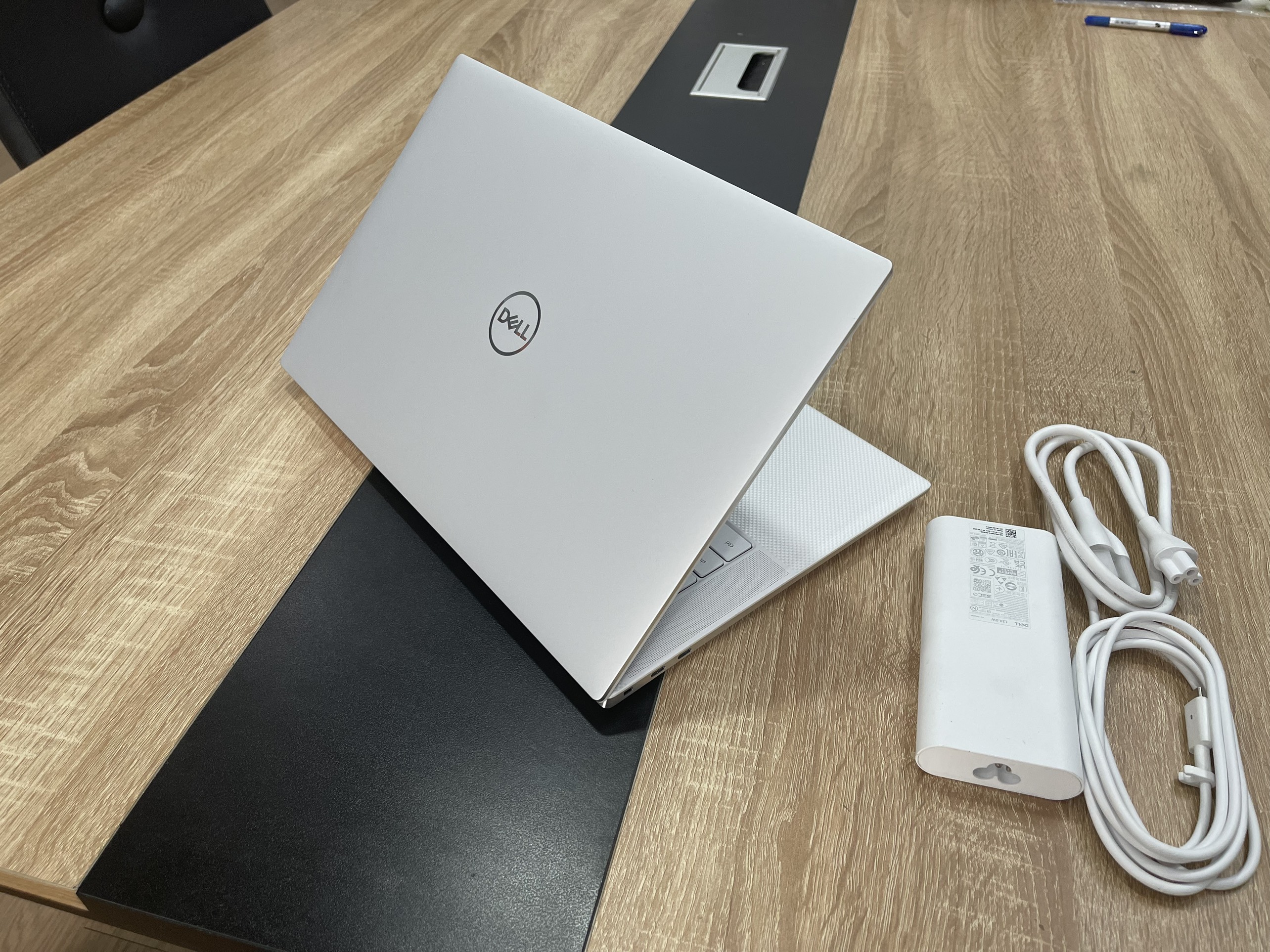 Dell XPS 15 9510 (Trắng) i7 11800H, Cũ Đẹp, Giá Tốt