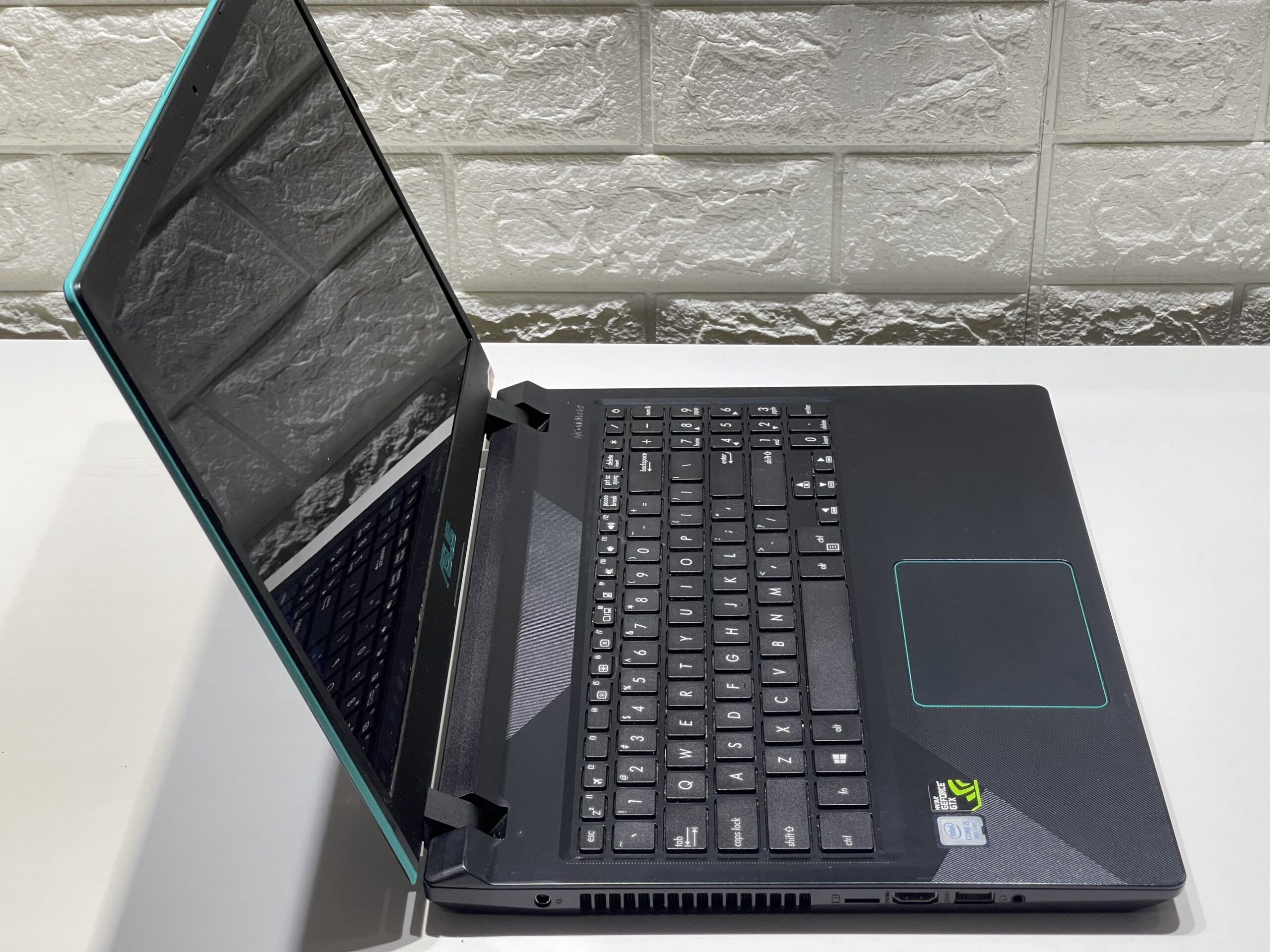 Laptop Asus Gaming F560DU/ i5 8250 8CPUS/ 8G/ SSD128 + 1000G/ GTX1050 4G/ Viền Mỏng/ Chuyên Game Đồ Họa/ Giá rẻ