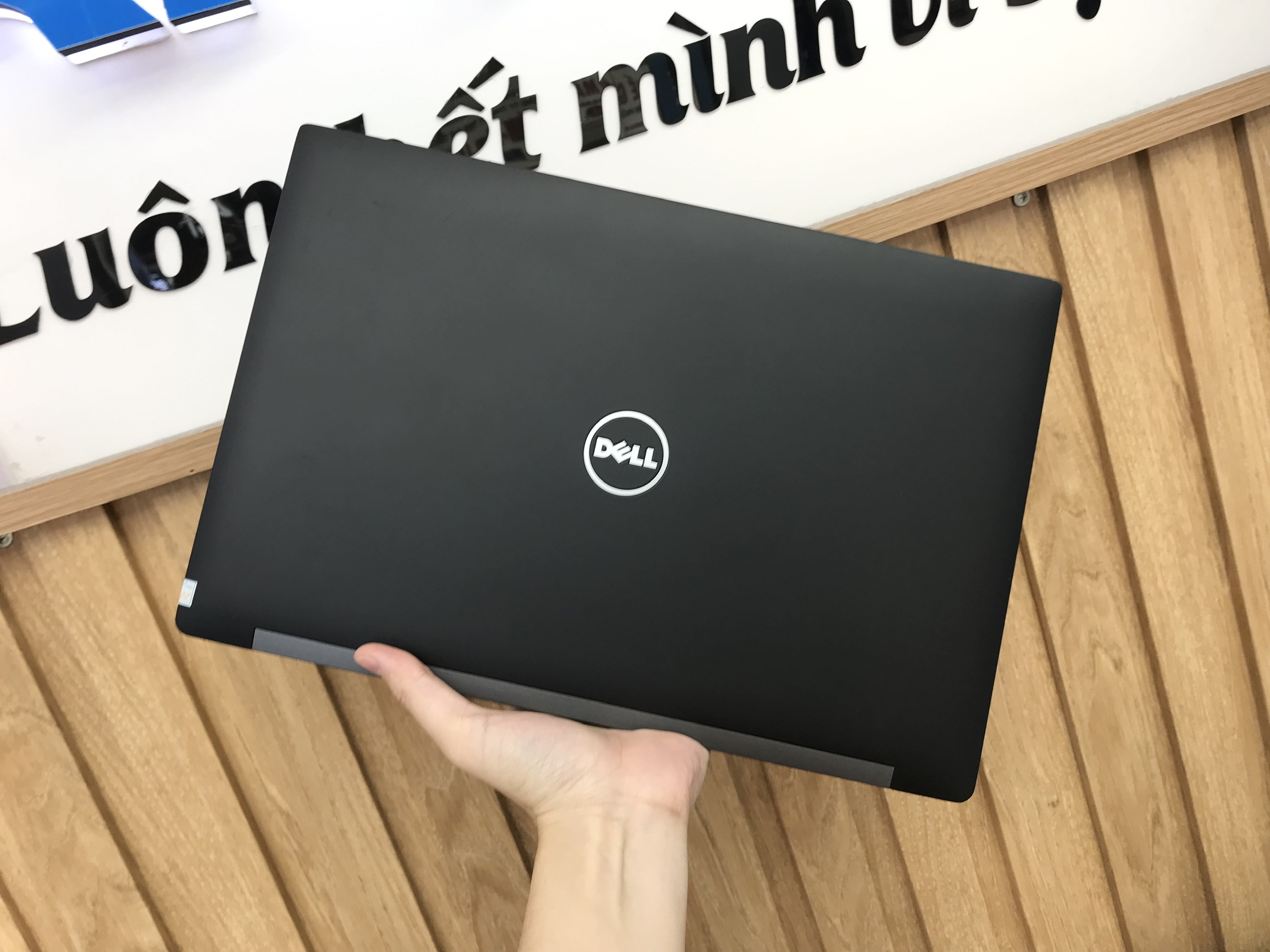 Laptop Dell Latitude E7490/ i5 8250 8CPUS/ 8G/ SSD256/ 14in i5 8250U/intel UHD/8GB /512GB /14" FHD